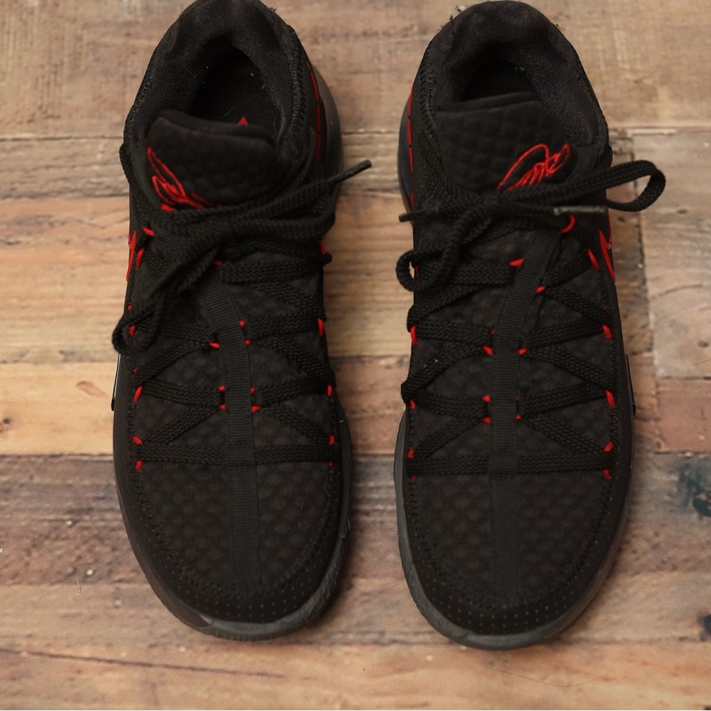 Size 8.5 - Nike LeBron 17 2020 Black and red very good condition